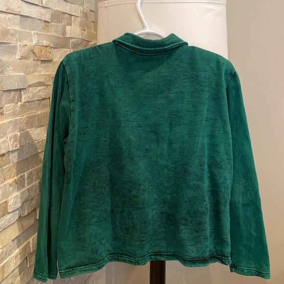 KD Designs button down green top - Picture 6 of 7